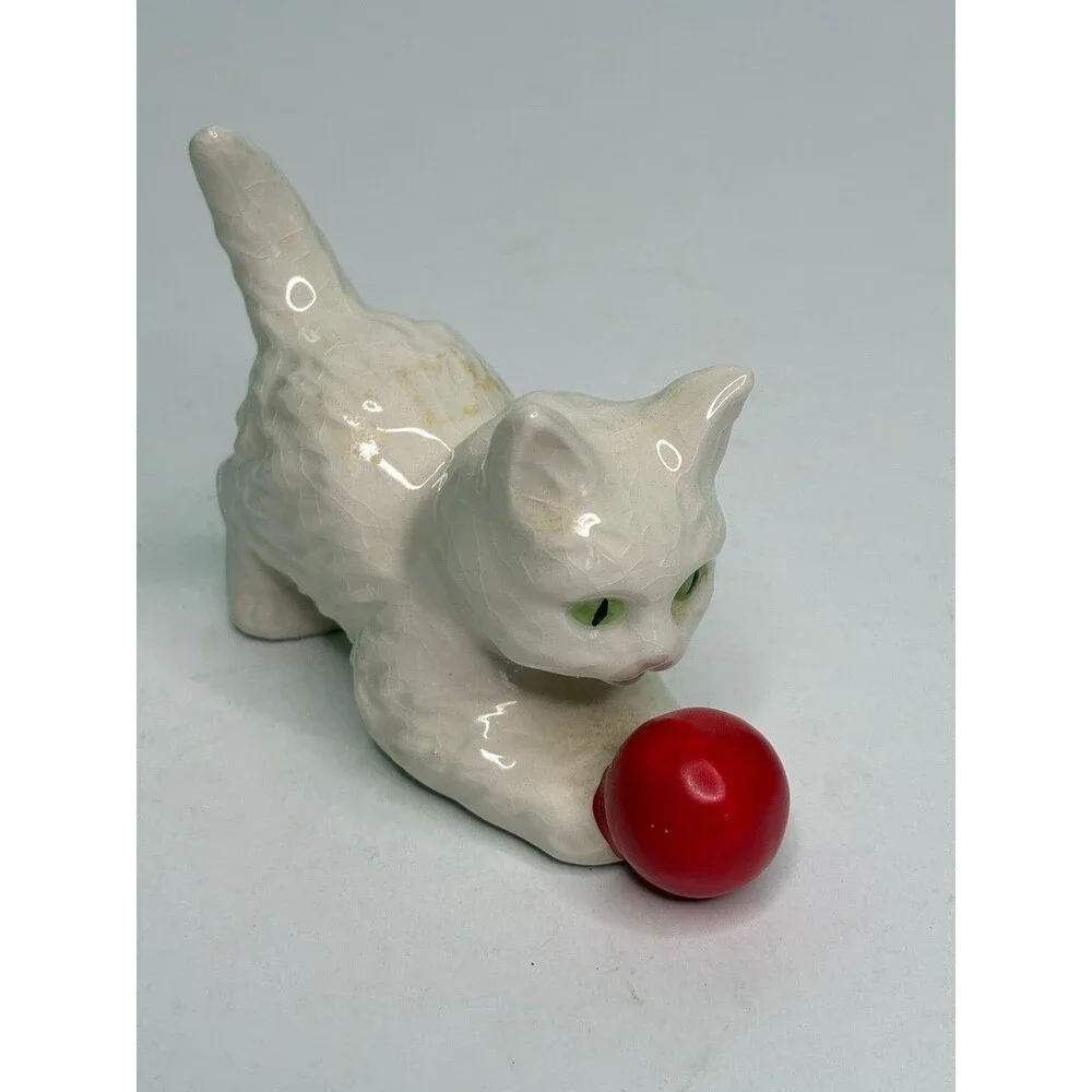 Hummel Goebel White Kitten/Cat W/ Red Ball And Green Eyes W. Germany
